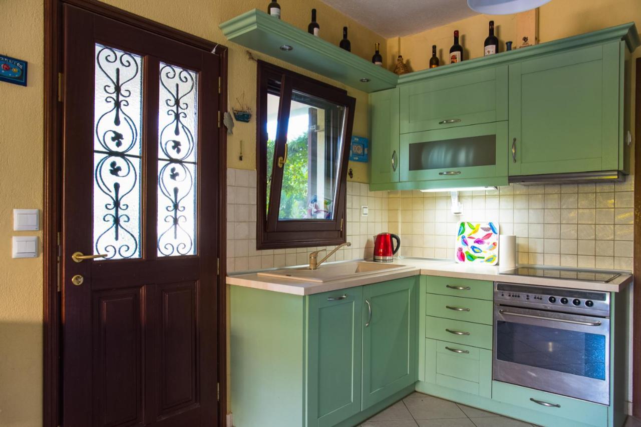 Seasidelongo Houses 1 Min From The Beach Of Nikiti Екстериор снимка