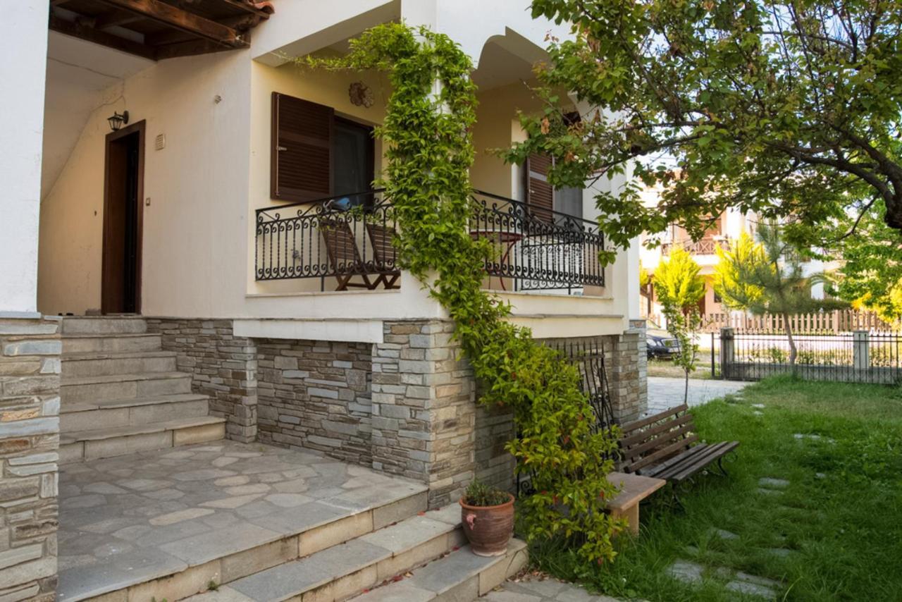 Seasidelongo Houses 1 Min From The Beach Of Nikiti Екстериор снимка