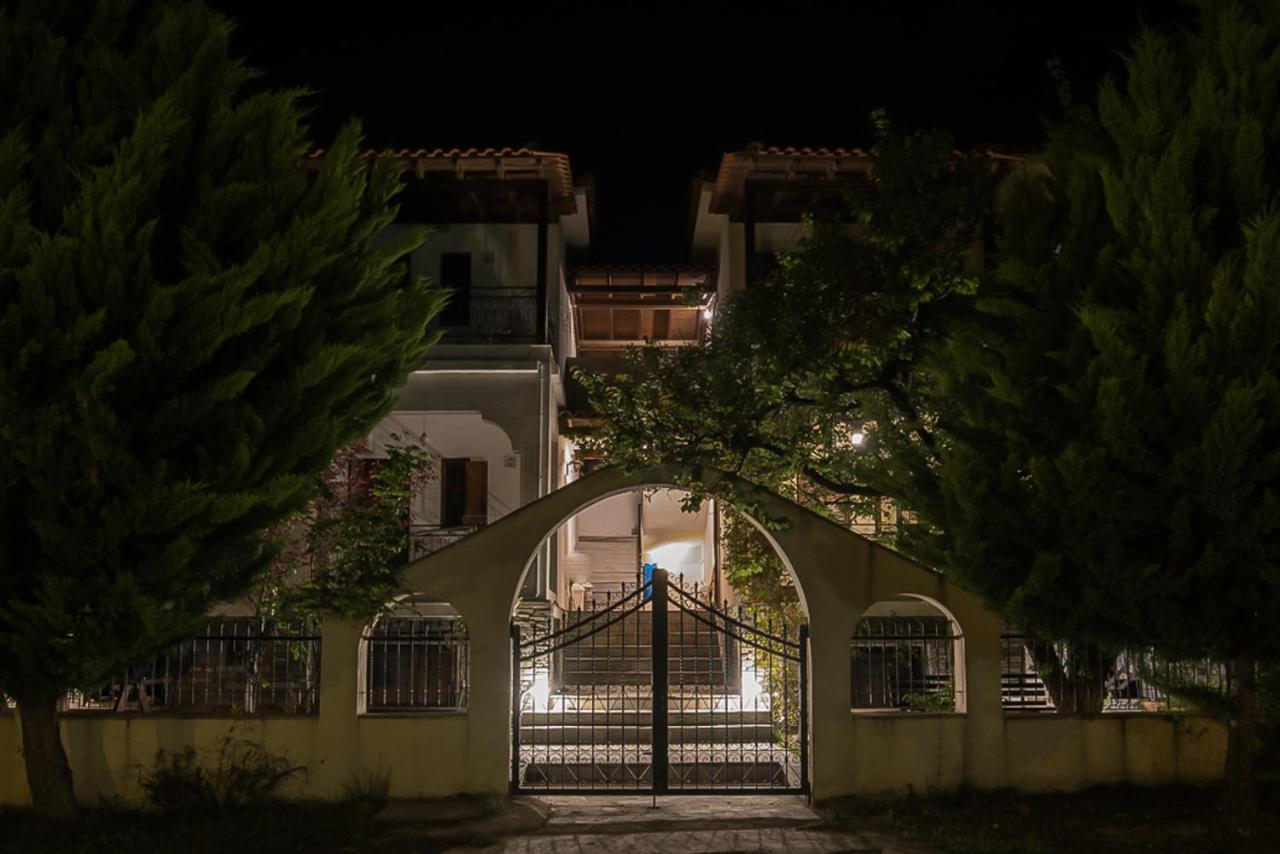 Seasidelongo Houses 1 Min From The Beach Of Nikiti Екстериор снимка