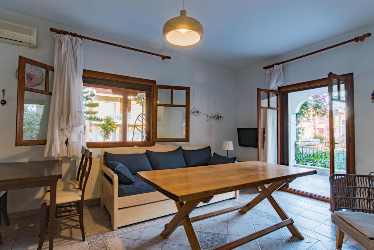 Seasidelongo Houses 1 Min From The Beach Of Nikiti Екстериор снимка